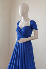 Load image into Gallery viewer, Serenity Gown Without Veil M-L
