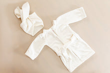 Load image into Gallery viewer, Spa outfit White 3-6m
