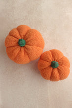 Load image into Gallery viewer, Orange Pumpkins - set of 2
